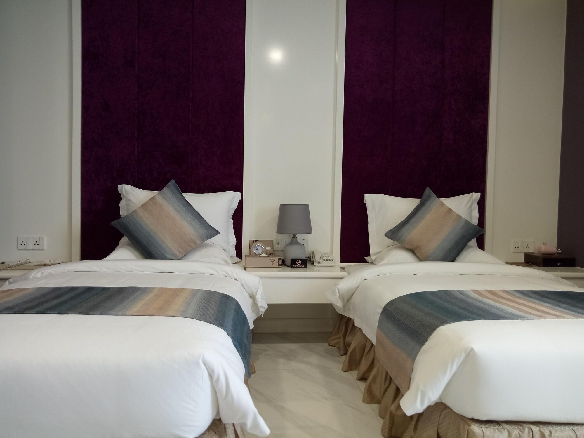 V Boutique Hotel Phnom Pen Exterior foto