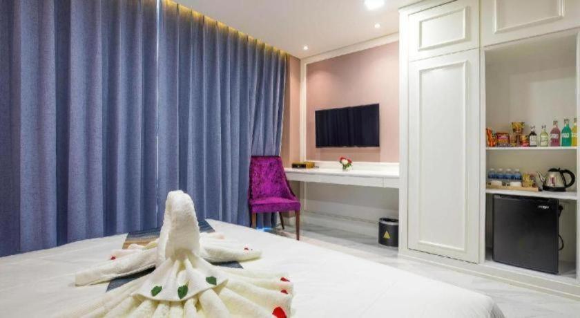 V Boutique Hotel Phnom Pen Exterior foto