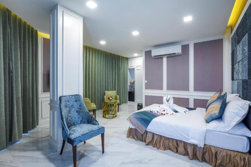 V Boutique Hotel Phnom Pen Exterior foto