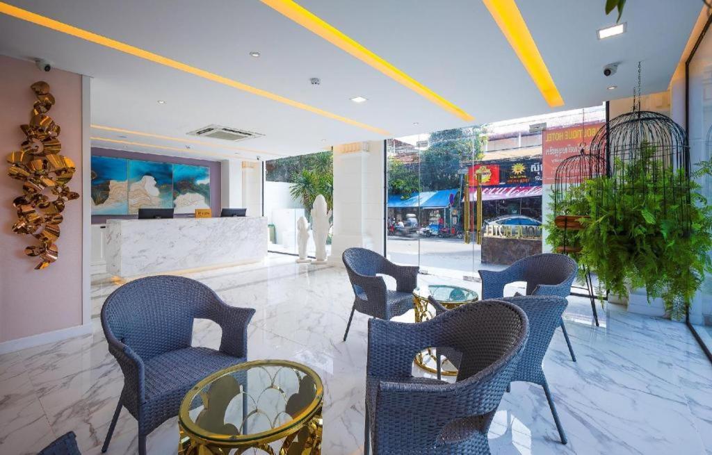 V Boutique Hotel Phnom Pen Exterior foto