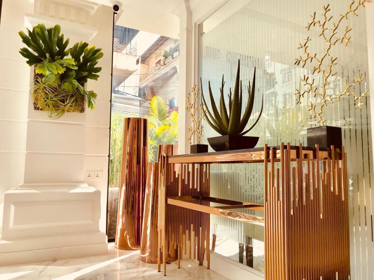 V Boutique Hotel Phnom Pen Exterior foto