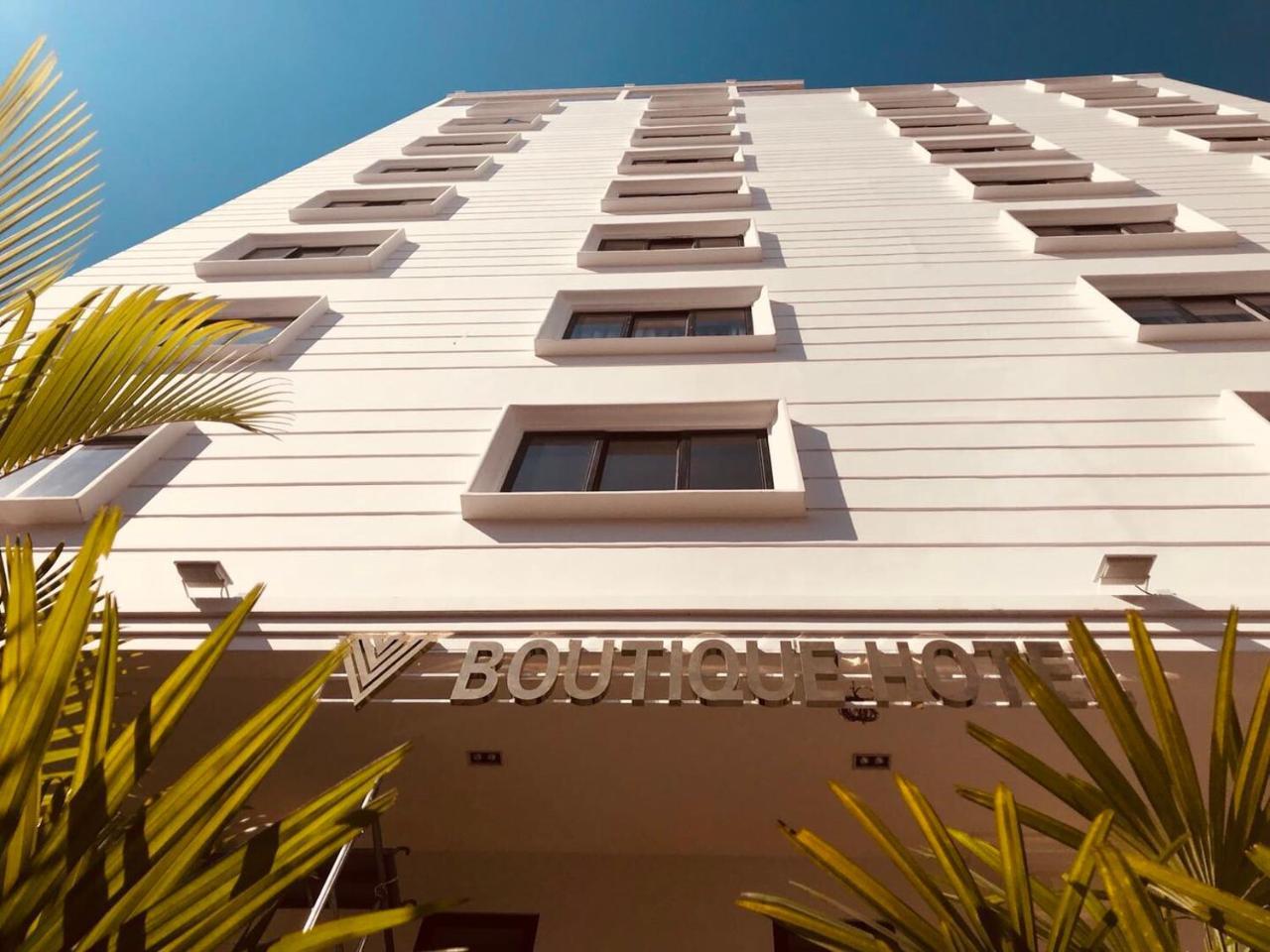 V Boutique Hotel Phnom Pen Exterior foto