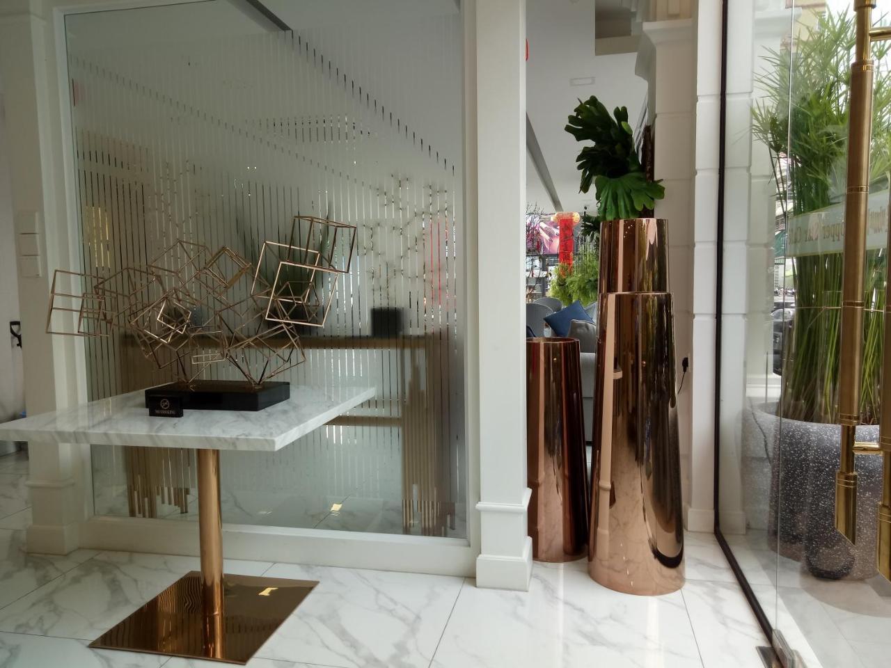V Boutique Hotel Phnom Pen Exterior foto
